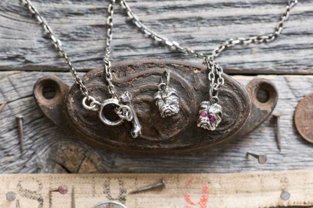 PEANUTS & Co. SMALL BULL SILVER DIAMOND