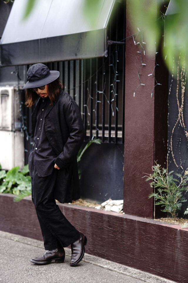 Django Atour classic artisanal heavylinen coat / black